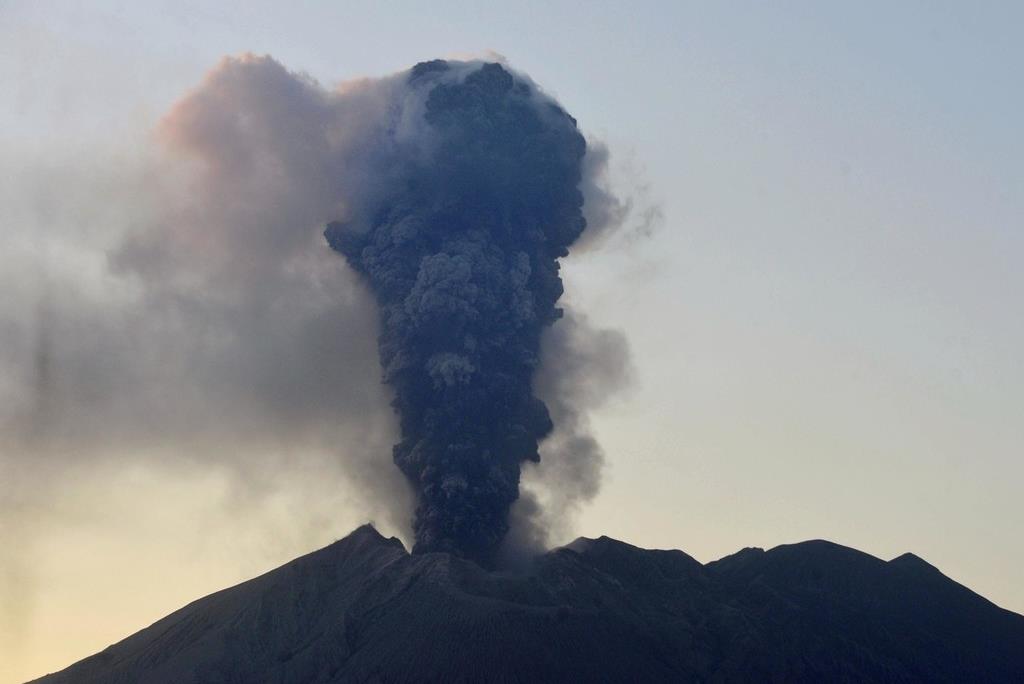 日本樱岛火山剧烈喷发 喷射高度达5500米