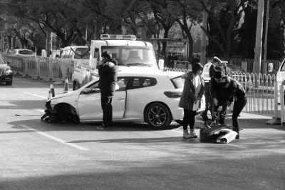大众新车上路车轮跑飞酿事故