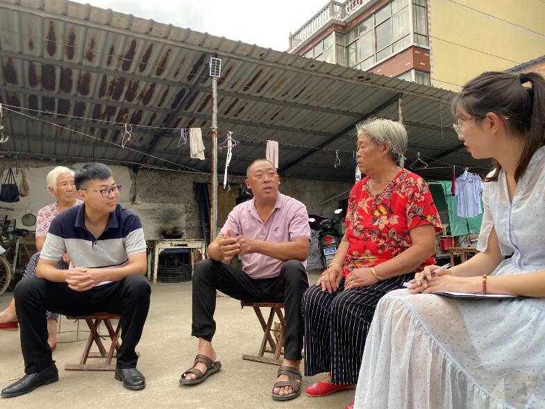 灌南县李集镇人大代表中秋慰问困难群众