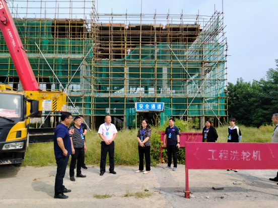东海县石湖乡组织人大代表视察民生实事及重点项目推进情况