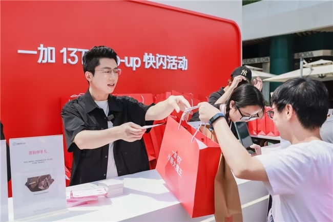 全国 29 城热血集结，一加 13T Pop-up 快闪活动人气爆棚