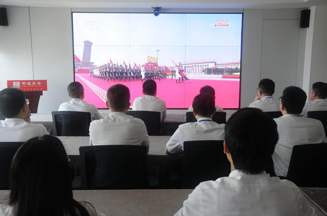 中建东孚苏州公司组织集体观看纪念中国人民抗日战争暨世界反法西斯战争胜利80周年大会