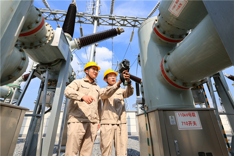 连云港：战高温 保供电